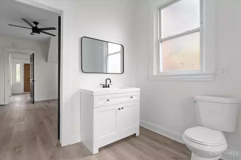 Bath - 438 Considine, Cincinnati, OH 45205 photo 5 of 7