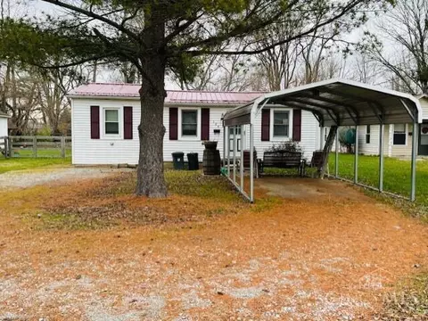 126 Carr, Blanchester, OH 45107 photo 2