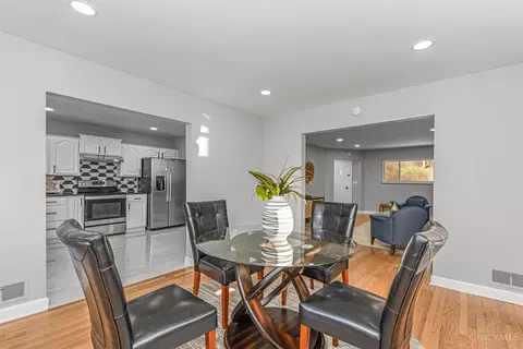 Dining - 6705 Winton, Cincinnati, OH 45224 photo 3 of 3