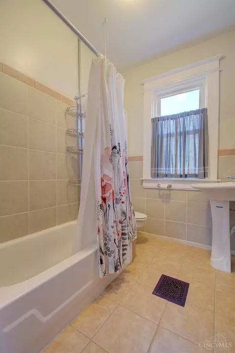 2030 Burnet, Cincinnati, OH 45219 photo 23