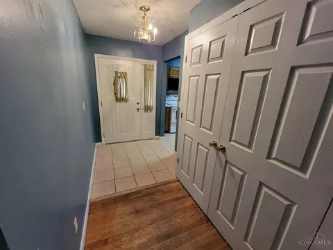 Entry Way - 109 Junedale, Greenhills, OH 45218 photo 1 of 1
