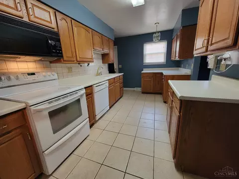 Kitchen - 109 Junedale, Greenhills, OH 45218 photo 1 of 2