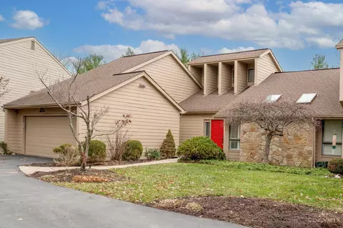 52 Carpenters Rdg, Blue Ash, OH 45241