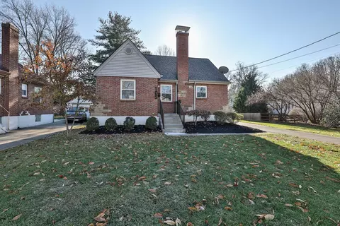 105 Charlotte, Cincinnati, OH 45215