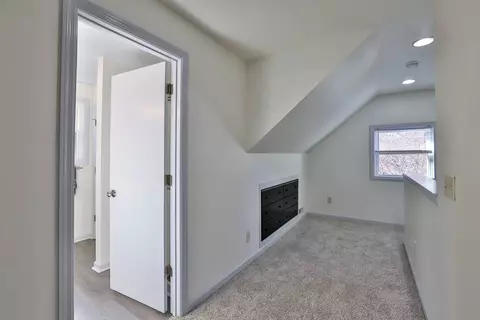 105 Charlotte, Cincinnati, OH 45215 photo 33
