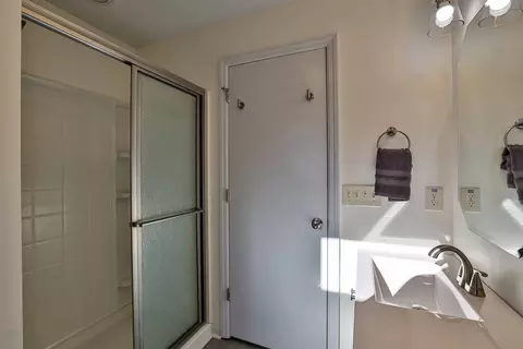 105 Charlotte, Cincinnati, OH 45215 photo 17
