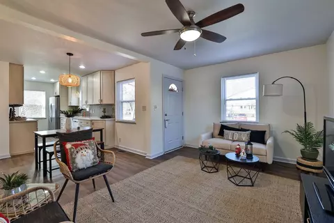 105 Charlotte, Cincinnati, OH 45215 photo 5
