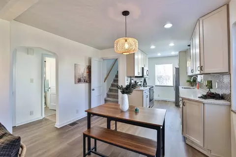 105 Charlotte, Cincinnati, OH 45215 photo 8
