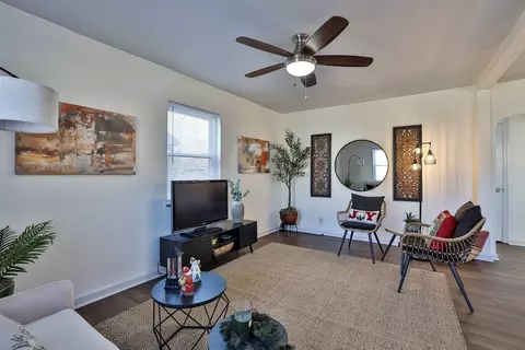105 Charlotte, Cincinnati, OH 45215 photo 3