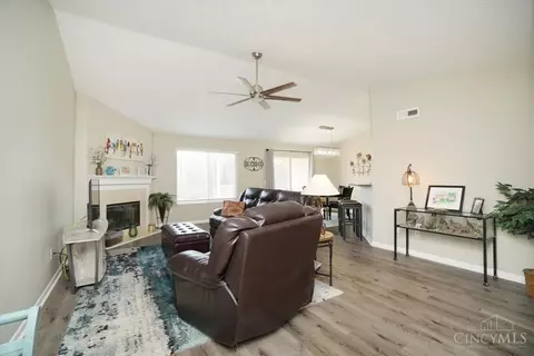 715 Castlegate #302, Cincinnati, OH 45231 photo 8