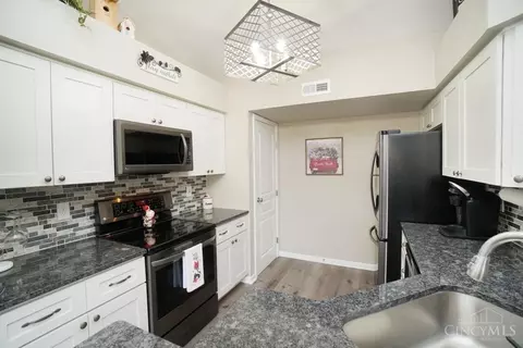 715 Castlegate #302, Cincinnati, OH 45231 photo 14