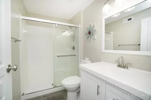 715 Castlegate #302, Cincinnati, OH 45231 photo 21