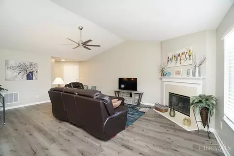 715 Castlegate #302, Cincinnati, OH 45231 photo 9