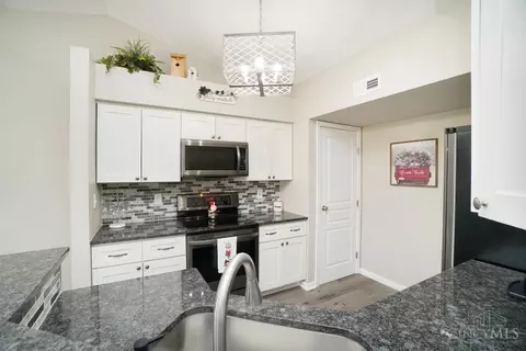715 Castlegate #302, Cincinnati, OH 45231 photo 13