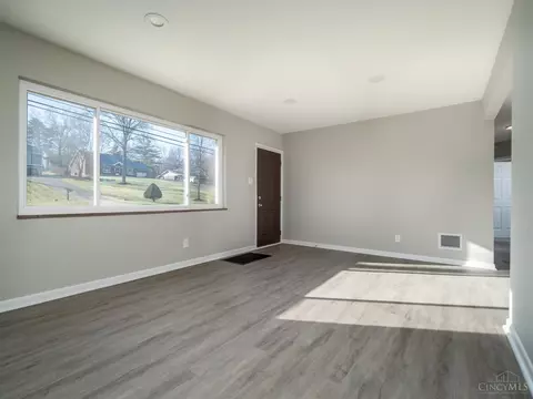 288 Riddle, Woodlawn, OH 45215 photo 6