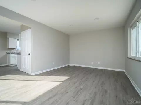 288 Riddle, Woodlawn, OH 45215 photo 8