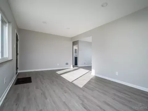 288 Riddle, Woodlawn, OH 45215 photo 7