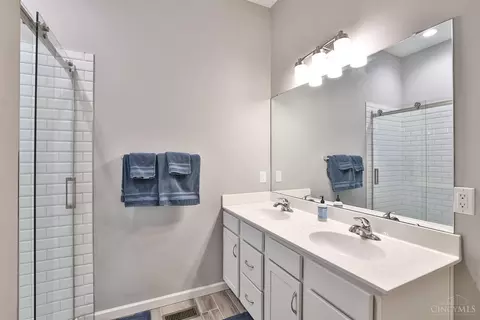 Bath - 761 Morgan, Cincinnati, OH 45206 photo 1 of 4