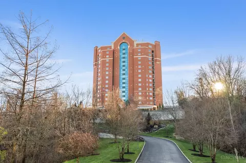3435 Golden #1002, Cincinnati, OH 45226