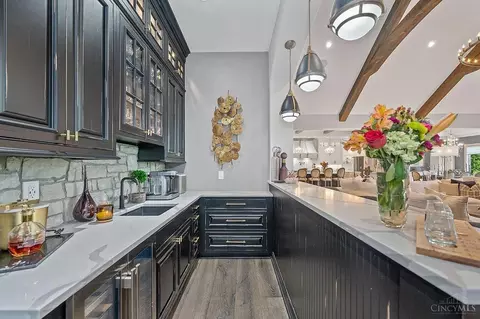 Kitchen - 9480 Cunningham, Cincinnati, OH 45243 photo 6 of 10