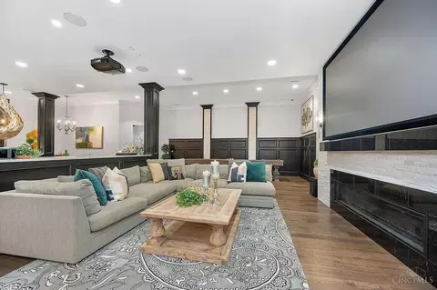 Living - 9480 Cunningham, Cincinnati, OH 45243 photo 4 of 4