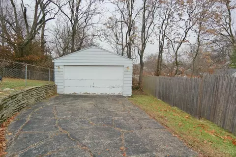 4044 Mcfarran, Cheviot, OH 45211 photo 2