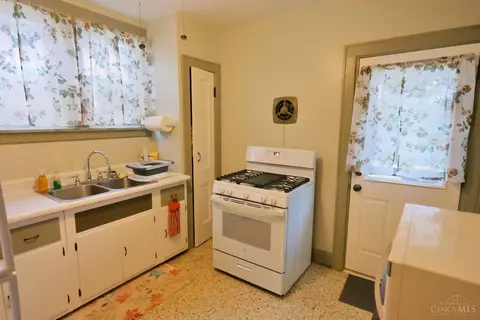 4044 Mcfarran, Cheviot, OH 45211 photo 9