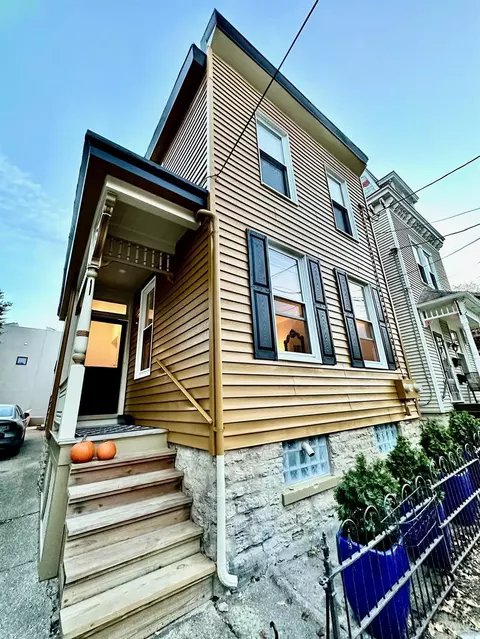 1003 Hatch, Cincinnati, OH 45202