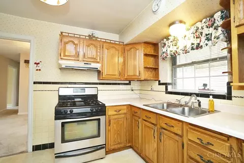 Kitchen - 5455 Edalbert, Cincinnati, OH 45239 photo 2 of 2