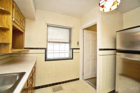 Bath - 5455 Edalbert, Cincinnati, OH 45239 photo 2 of 3