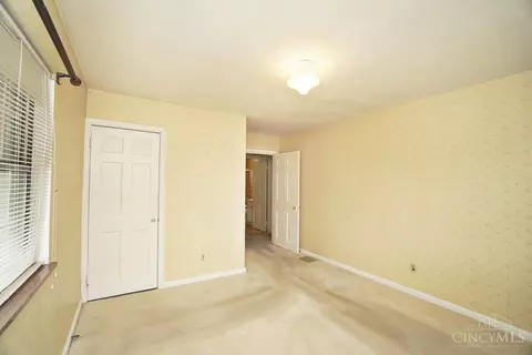 Bedroom - 5455 Edalbert, Cincinnati, OH 45239 photo 2 of 2