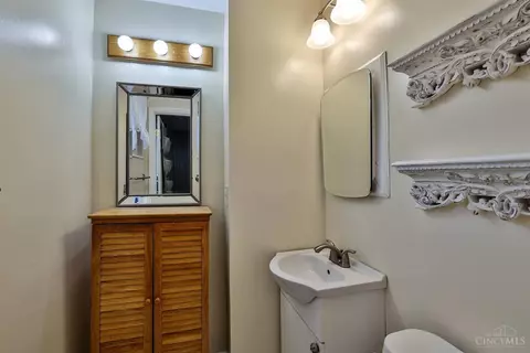 8450 Daly, Cincinnati, OH 45231 photo 14