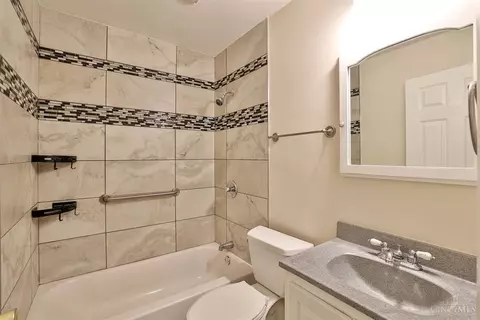 8450 Daly, Cincinnati, OH 45231 photo 23