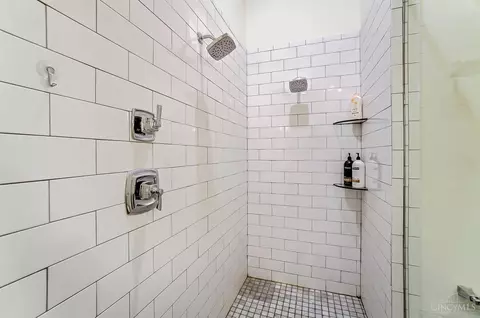 825 Main #2, Cincinnati, OH 45202 photo 32