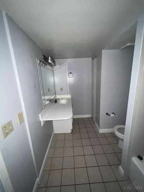 Bath - 2680 Lehman Rd #C303, Cincinnati, OH 45204 photo 1 of 1