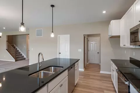Entry Way - 6061 Foothills Dr, Harrison, OH 45030 photo 2 of 5