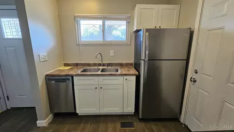 8919 Ebro, Cincinnati, OH 45231 photo 5