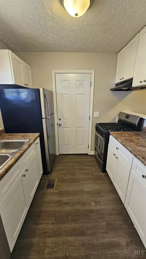 8919 Ebro, Cincinnati, OH 45231 photo 4