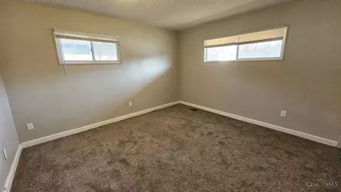 8919 Ebro, Cincinnati, OH 45231 photo 13