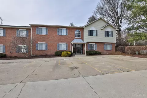 5262 Farm House #15, Cincinnati, OH 45238