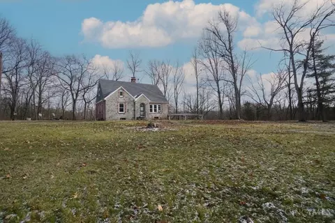 7400 Roachester Cozaddale, Pleasant Plain, OH 45162