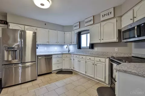 8895 Cavalier, Cincinnati, OH 45231 photo 14
