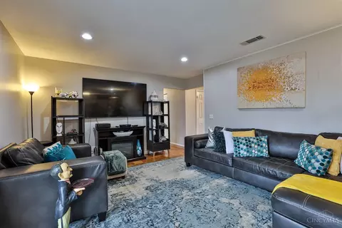 8895 Cavalier, Cincinnati, OH 45231 photo 9