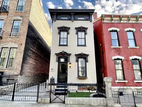 935 Dayton, Cincinnati, OH 45214