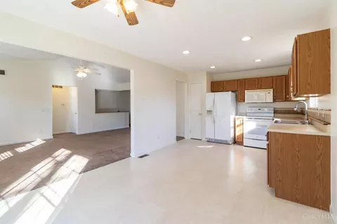 Kitchen - 1069 Weeping Willow, Hamilton Township, OH 45039 photo 2 of 4
