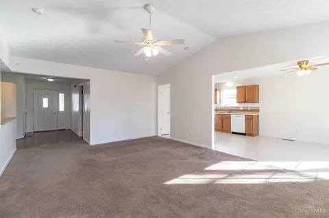 Living - 1069 Weeping Willow, Hamilton Township, OH 45039 photo 2 of 2
