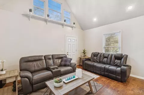Living - 518 Sixty Third, Cincinnati, OH 45216 photo 4 of 5