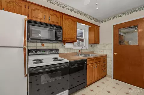 2402 Garrison, Cincinnati, OH 45231 photo 9