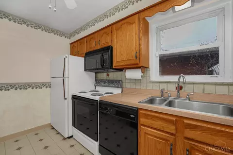 2402 Garrison, Cincinnati, OH 45231 photo 11