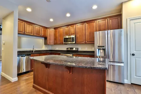 201 Rochelle, Cincinnati, OH 45219 photo 7